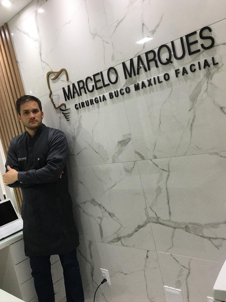 Dr. Marcelo Marques, cirurgião-dentista especialista em cirurgia buco-maxilo-facial